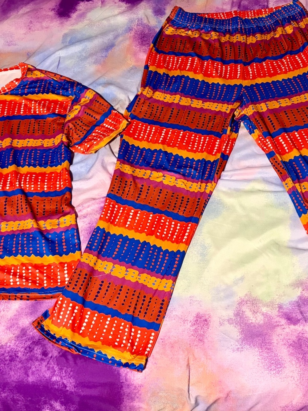 Women’s two-piece extra large top and pants.